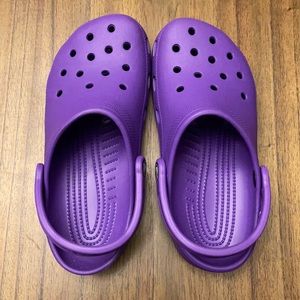Purple crocs Men’s 6, Women’s 8
